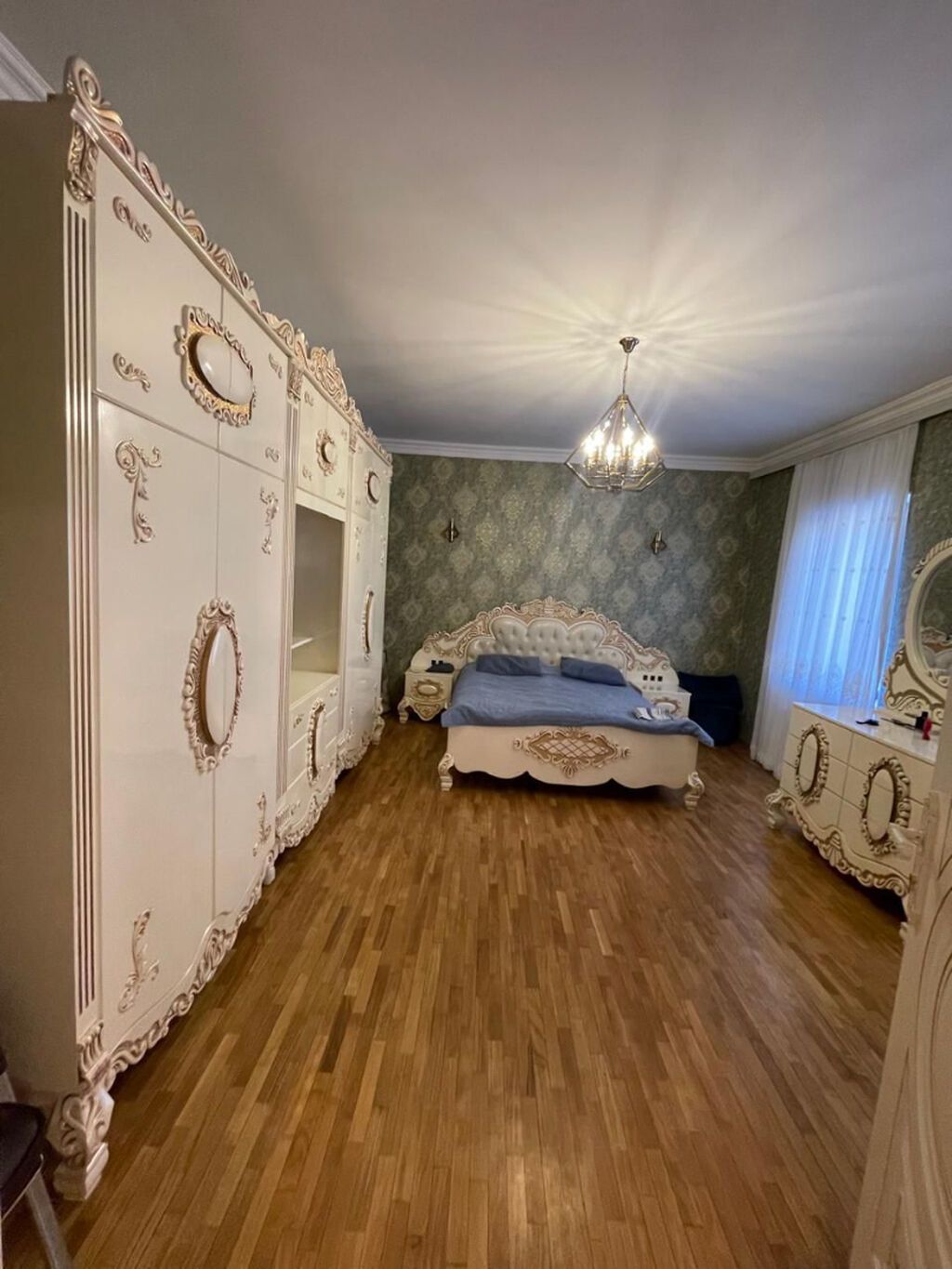 5 otaqlı, 285 kv. m, Yeni təmirli