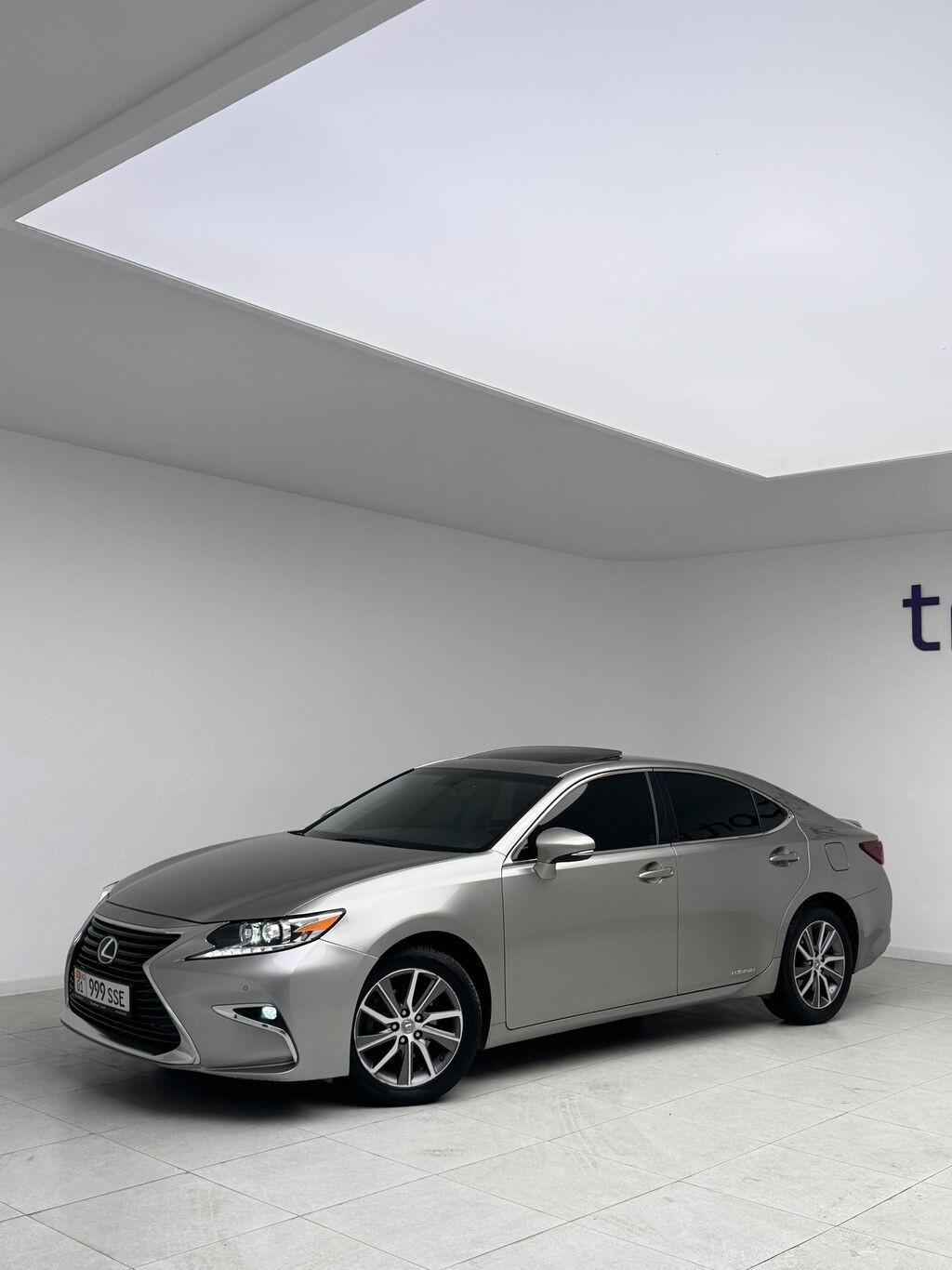 Lexus ES: 2016 г., 2.5 л, Автомат, Гибрид, Седан: фото 3