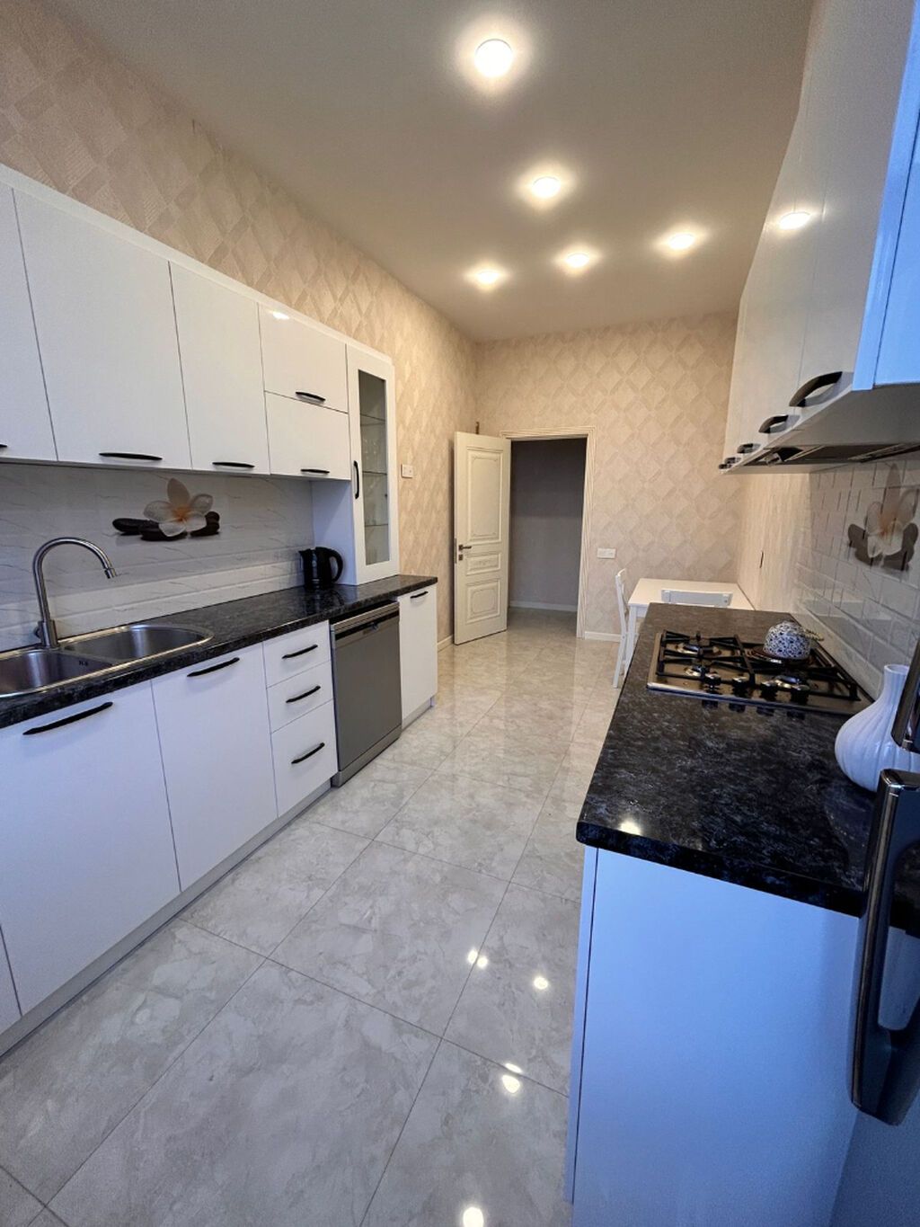 3 otaqlı, Yeni tikili, m. Həzi Aslanov, 97 kv. m