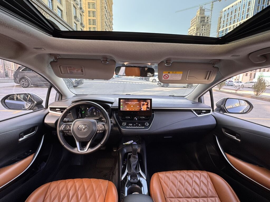 Toyota Corolla: 2023 г., 1.8 л, Вариатор, Гибрид, Седан: фото 6