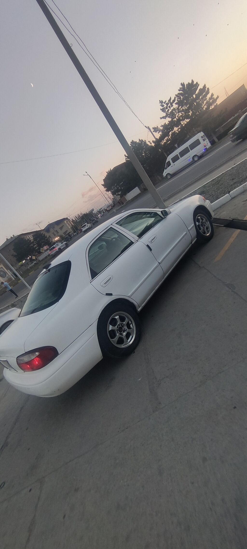 Mazda 626: 2001 г., 1.8 л, Механика, Бензин, Седан: фото 4