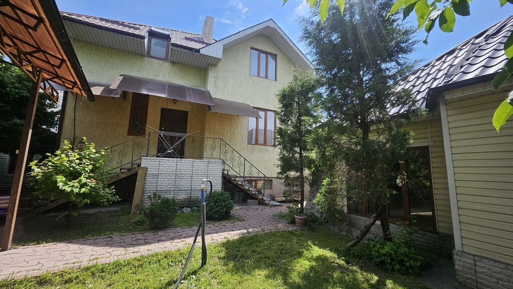 300 м², 5 комнат, Парковка