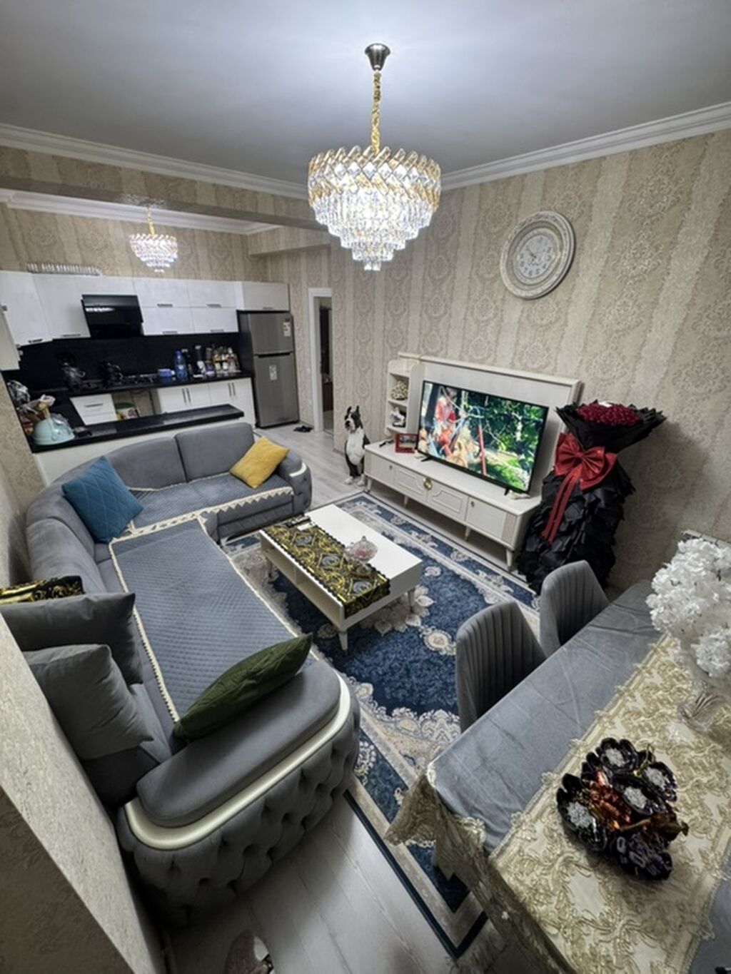 Makler deiləm öz evimdir. 20 Yanvar metrosuna cəmi 5 dəqiqəlik piyada