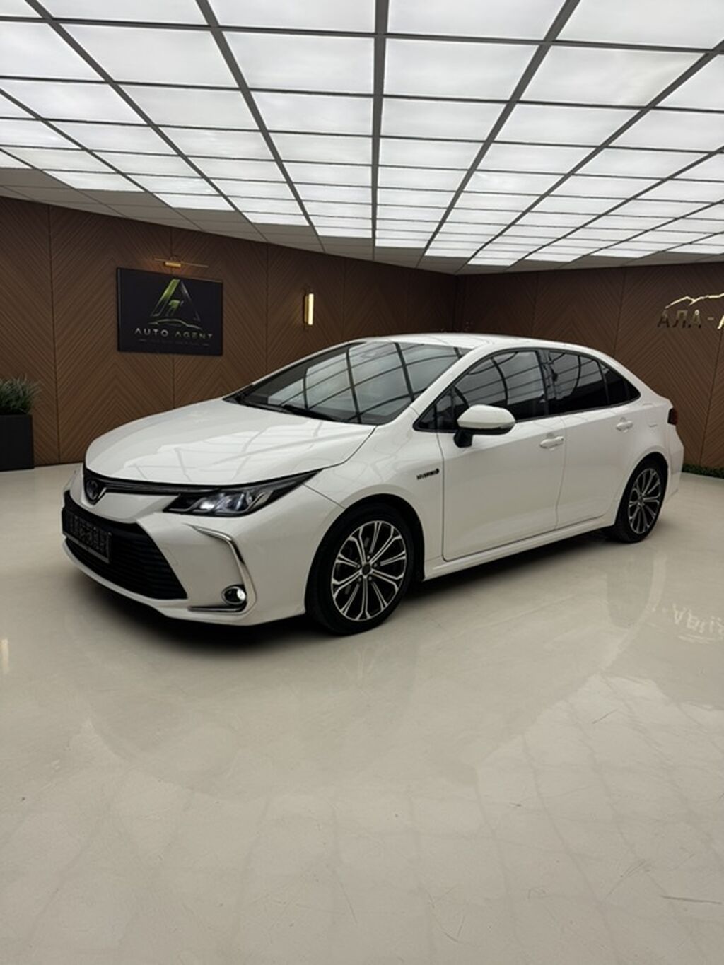 Toyota Corolla: 2022 г., 1.8 л, Вариатор, Гибрид, Седан: фото 4