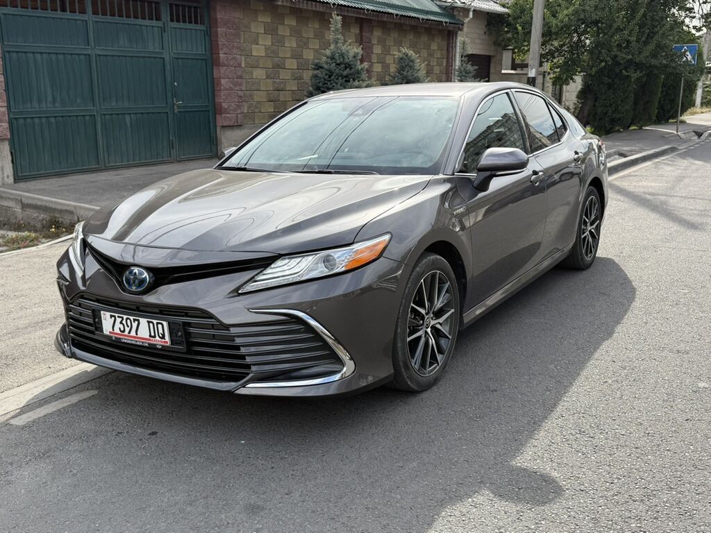 Toyota Camry: 2021 г., 2.5 л, Вариатор, Гибрид, Седан: фото 3