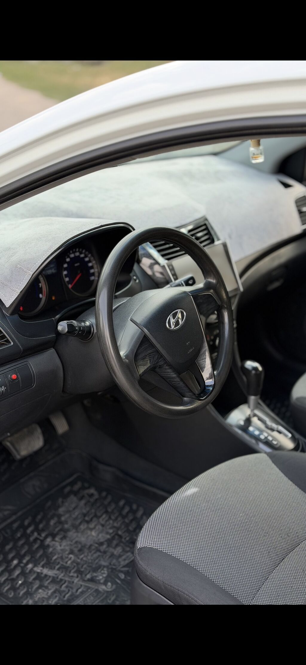 Hyundai Accent: 2013 г., 1.6 л, Автомат, Бензин, Седан: фото 8