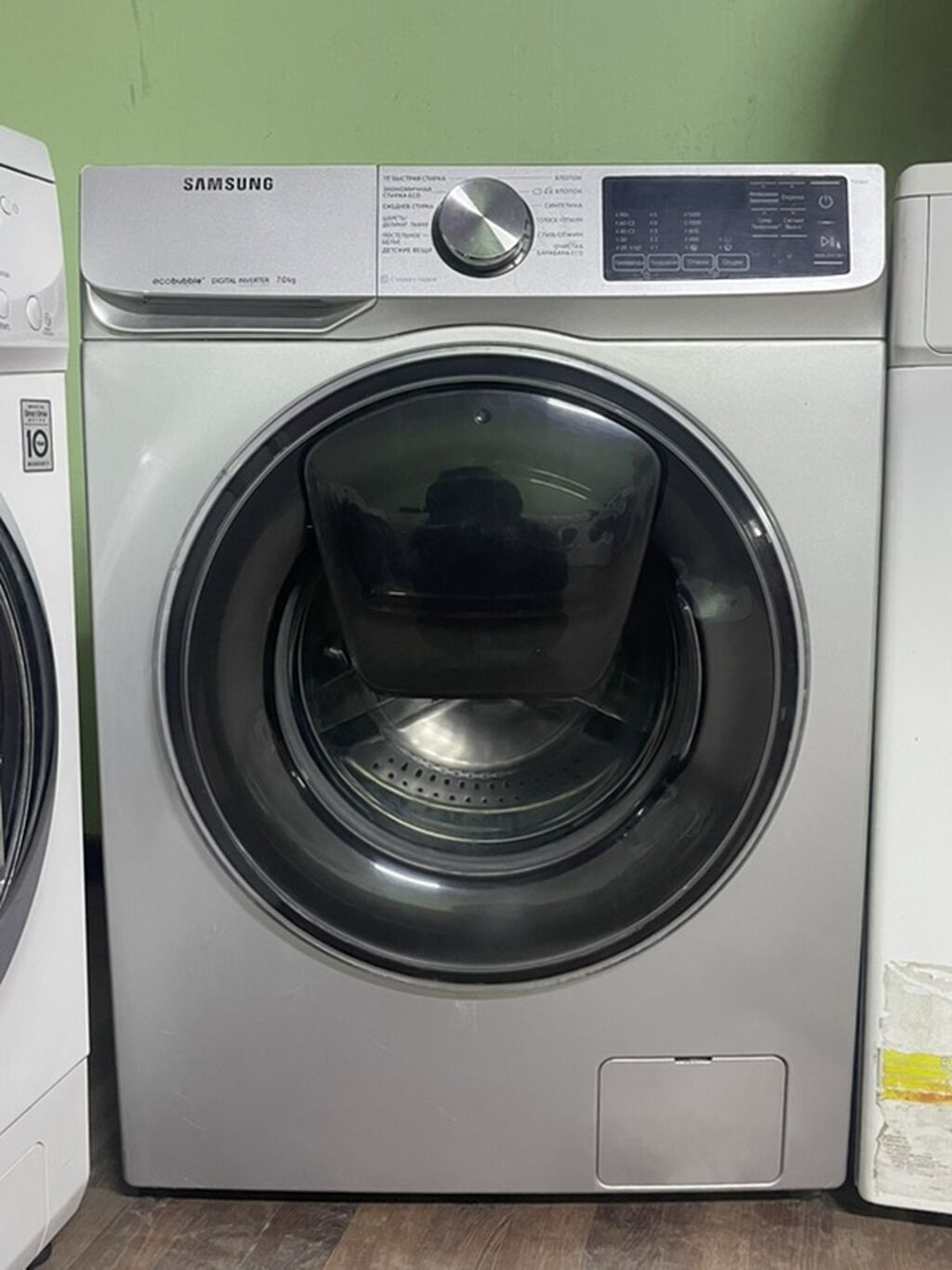 Стиральная машина Samsung с фронтальной загрузкой и дверцей AddWash