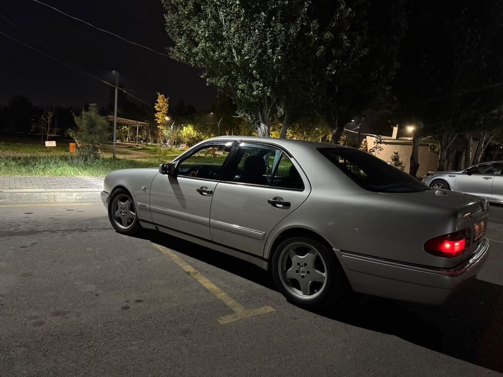 Mercedes-Benz E-Class: 1999 г., 4.3 л, Автомат, Бензин, Седан: фото 2