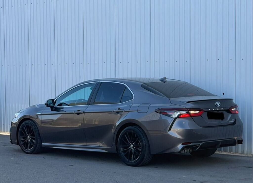 Toyota Camry: 2021 г., 2.5 л, Автомат, Гибрид: фото 4