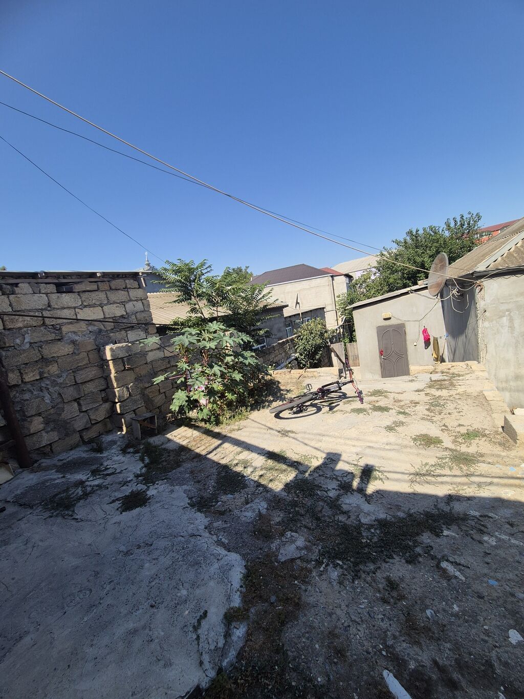 TƏCİLİ SATILIR! Xırdalanda 9sotun içərisində ev satılır, əlavə olaraq