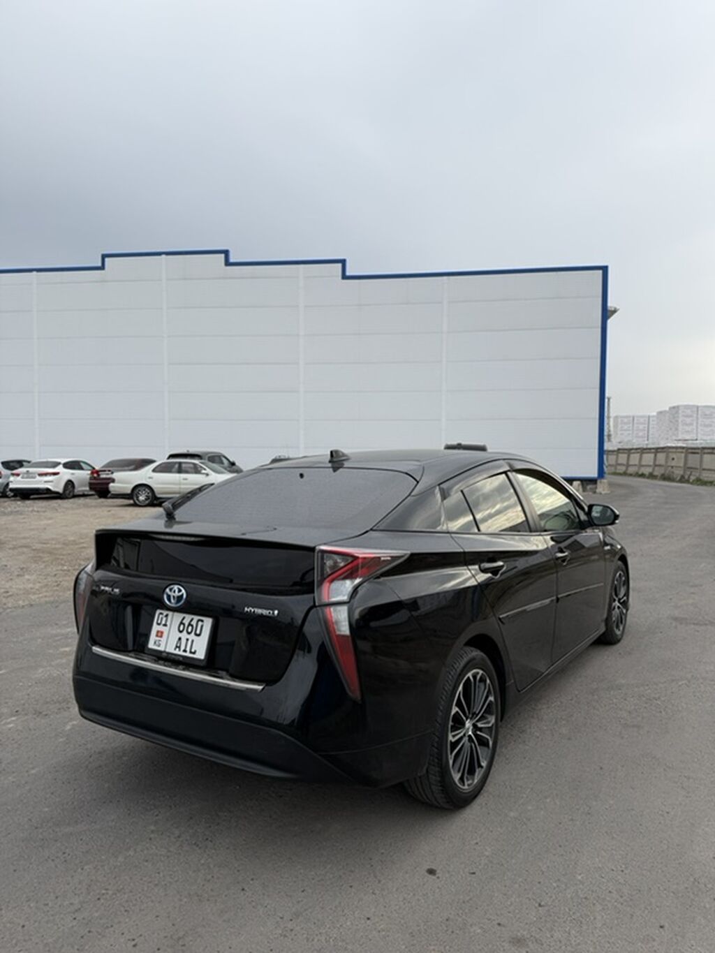 Toyota Prius: 2016 г., 1.8 л, Гибрид, Лифтбек: фото 3