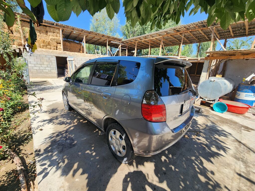 Honda Fit: 2004 г., 1.3 л, Вариатор, Бензин, Хэтчбэк: фото 2
