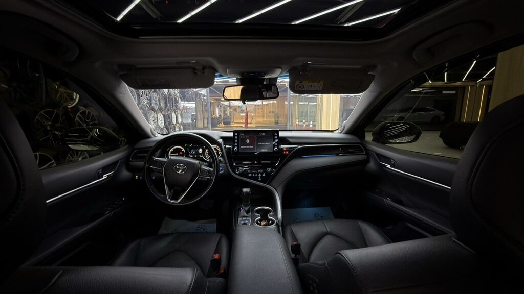 Toyota Camry: 2021 г., 2.5 л, Автомат, Гибрид, Седан: фото 8