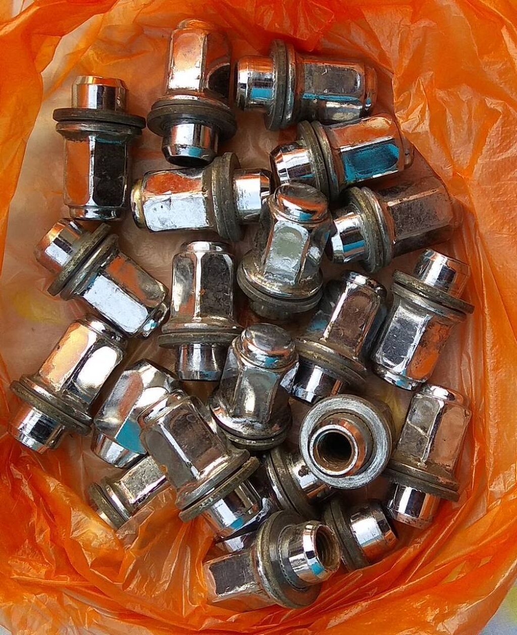 Продаю гайки крепления колес для Тойоты: 2398 KGS Колеса в сборе ...