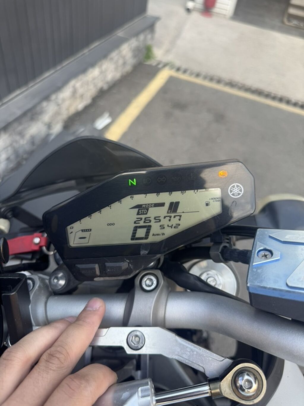 Yamaha MT‑09 (FZ‑09) — городской нейкед с динамичным трёхцилиндровым: фото 5