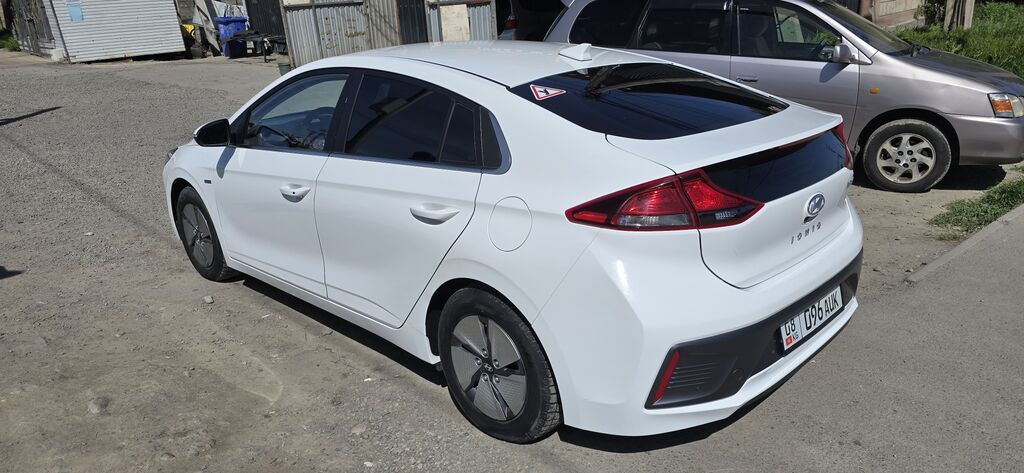 Hyundai Ioniq: 2020 г., 1.6 л, Автомат, Гибрид, Хэтчбэк: фото 8