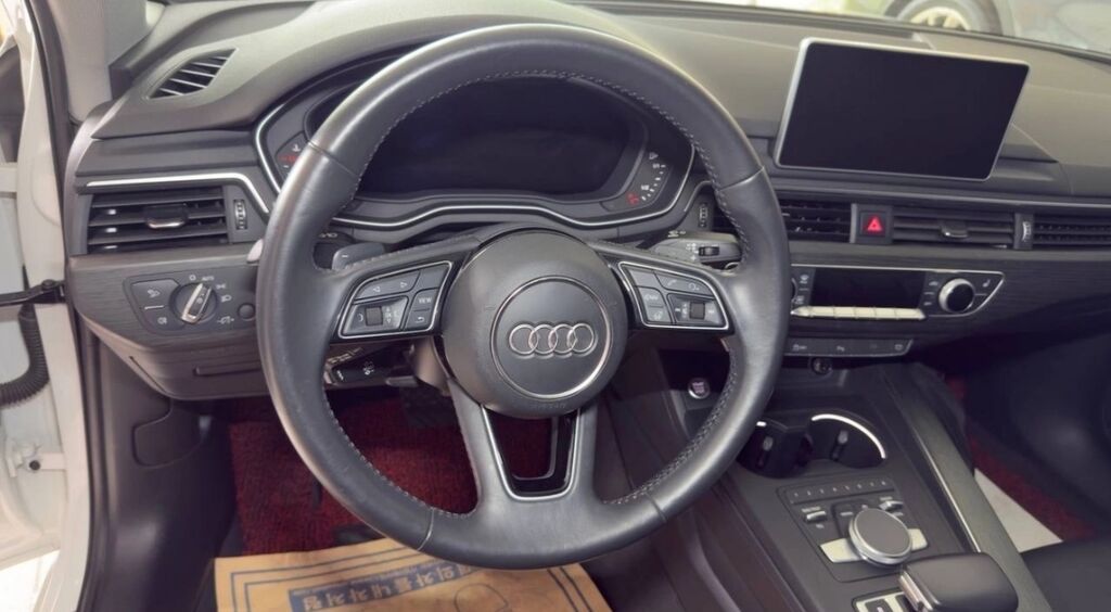 Audi A4: 2018 г., 2 л, Робот, Дизель, Седан: фото 7