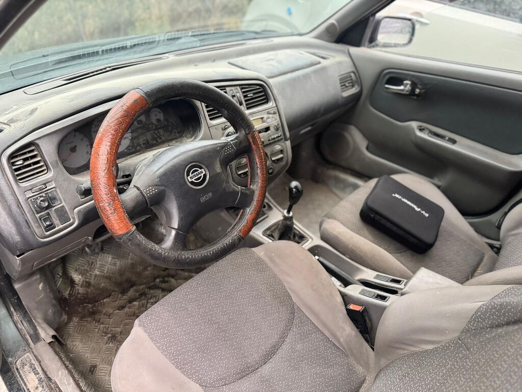 Nissan Primera: 2001 г., 1.8 л, Бензин, Хэтчбэк: фото 7