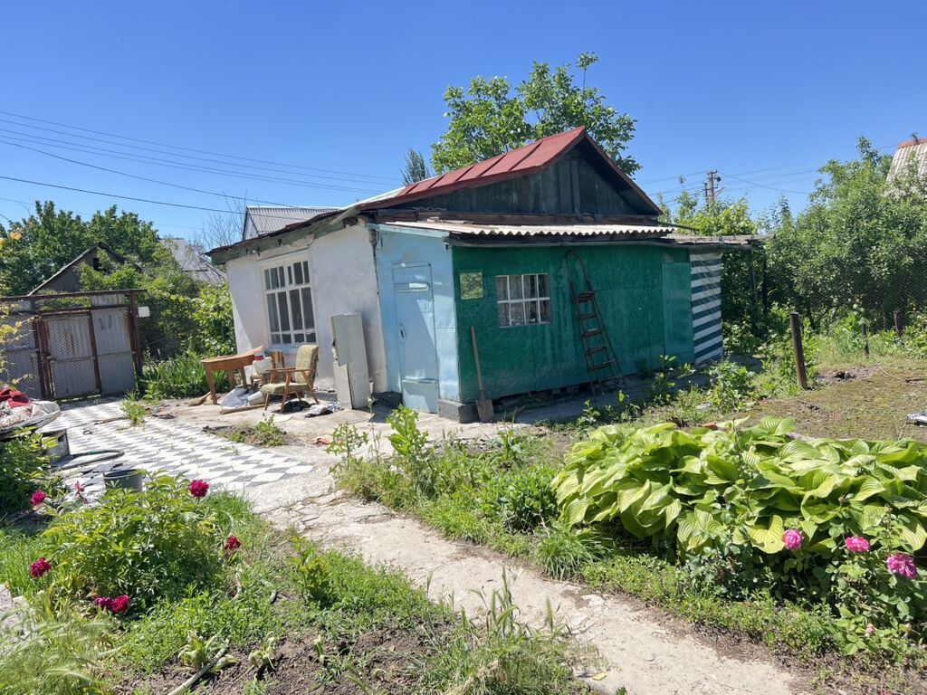 Продаю дом (это не полдома) с участком и хозпостройками (с.Достук) — фото 1