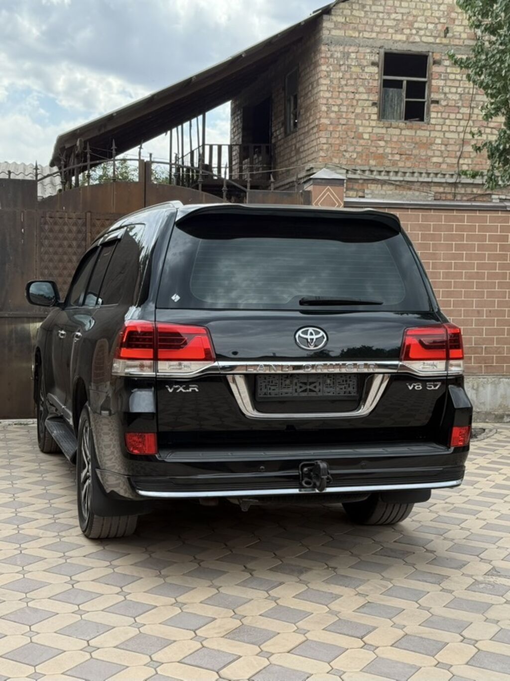 Toyota Land Cruiser: 2017 г., 5.7 л, Автомат, Бензин, Внедорожник: фото 4