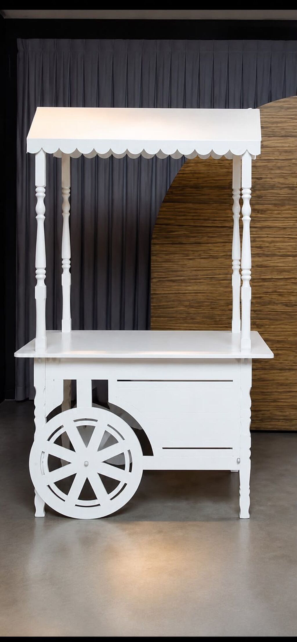 Candy Cart dekor üçün satılır tecili
Söküıüb yığılandir 250 azn yeni