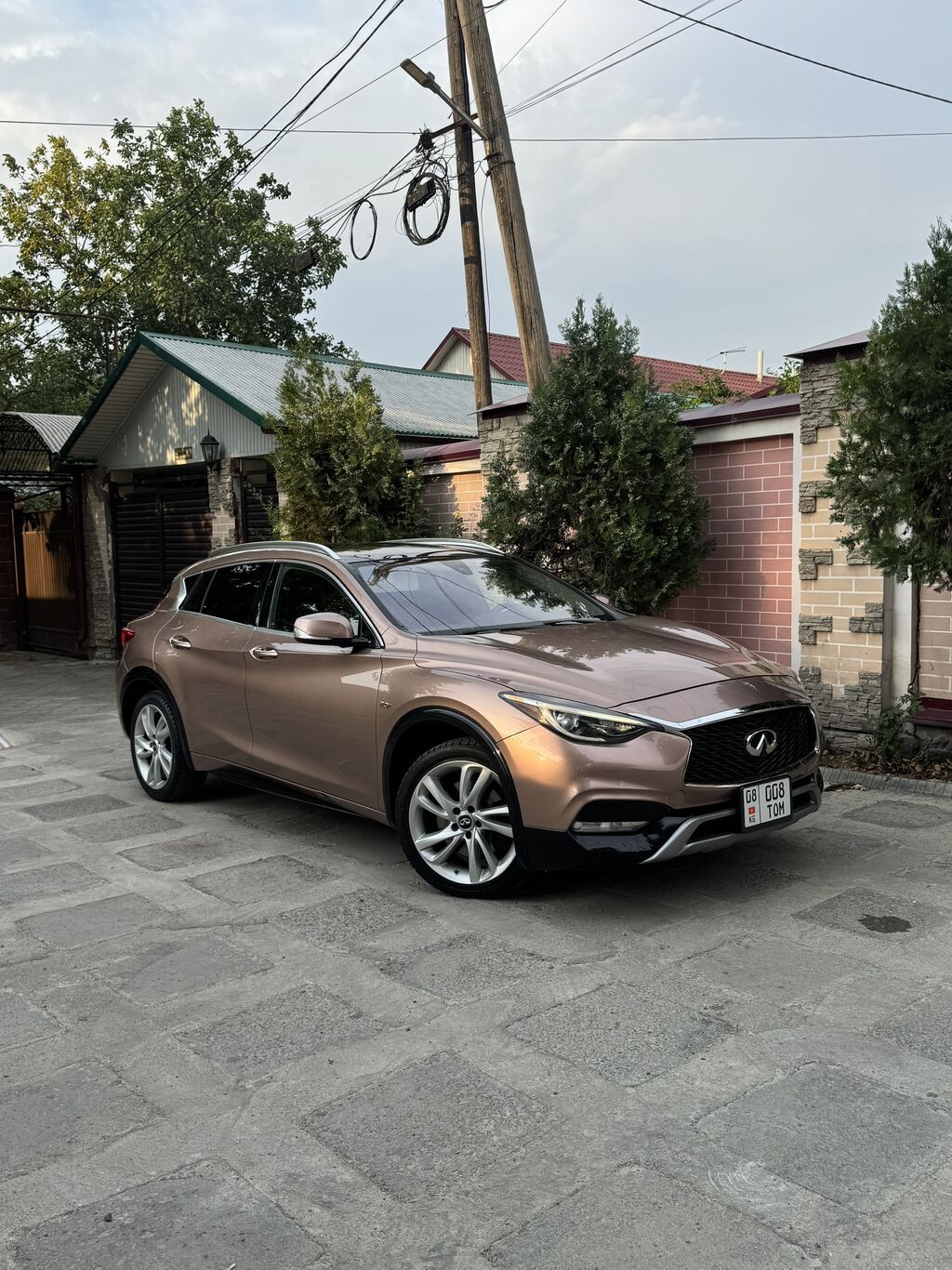 Infiniti : 2018 г., 2 л, Робот, Бензин, Кроссовер: фото 3