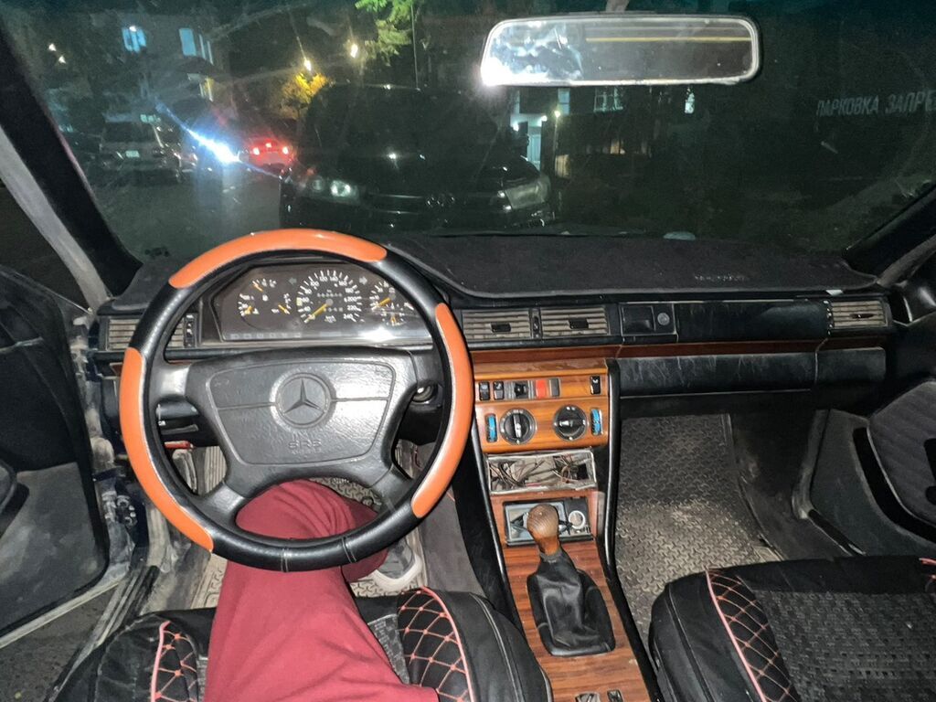 Mercedes-Benz W124: 1993 г., 2.2 л, Механика, Бензин, Седан: фото 6