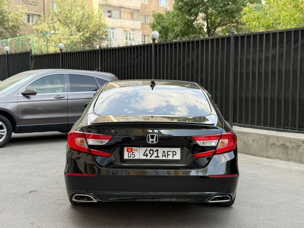 Honda Accord: 2018 г., 2 л, Седан: фото 3