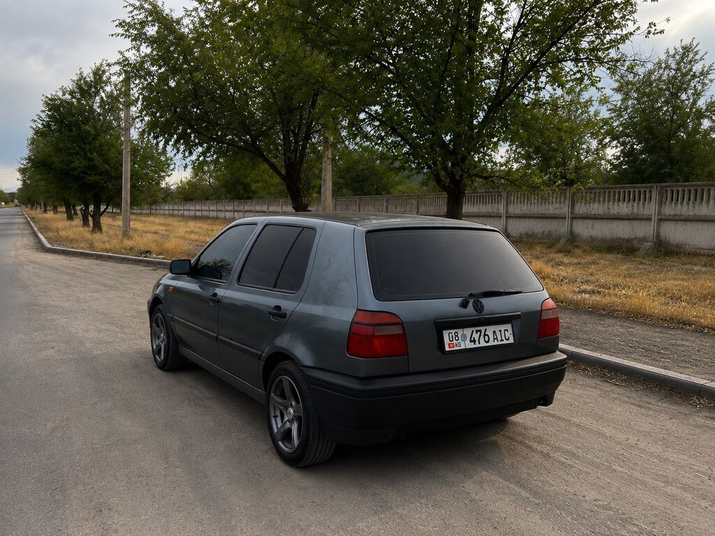 Volkswagen Golf: 1995 г., 1.8 л, Механика, Хэтчбэк: фото 3