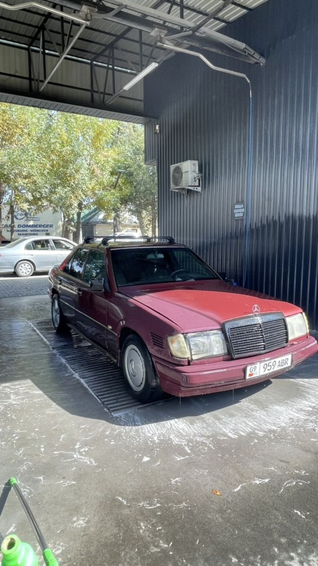 Mercedes-Benz W124: 1992 г., Седан: фото 3