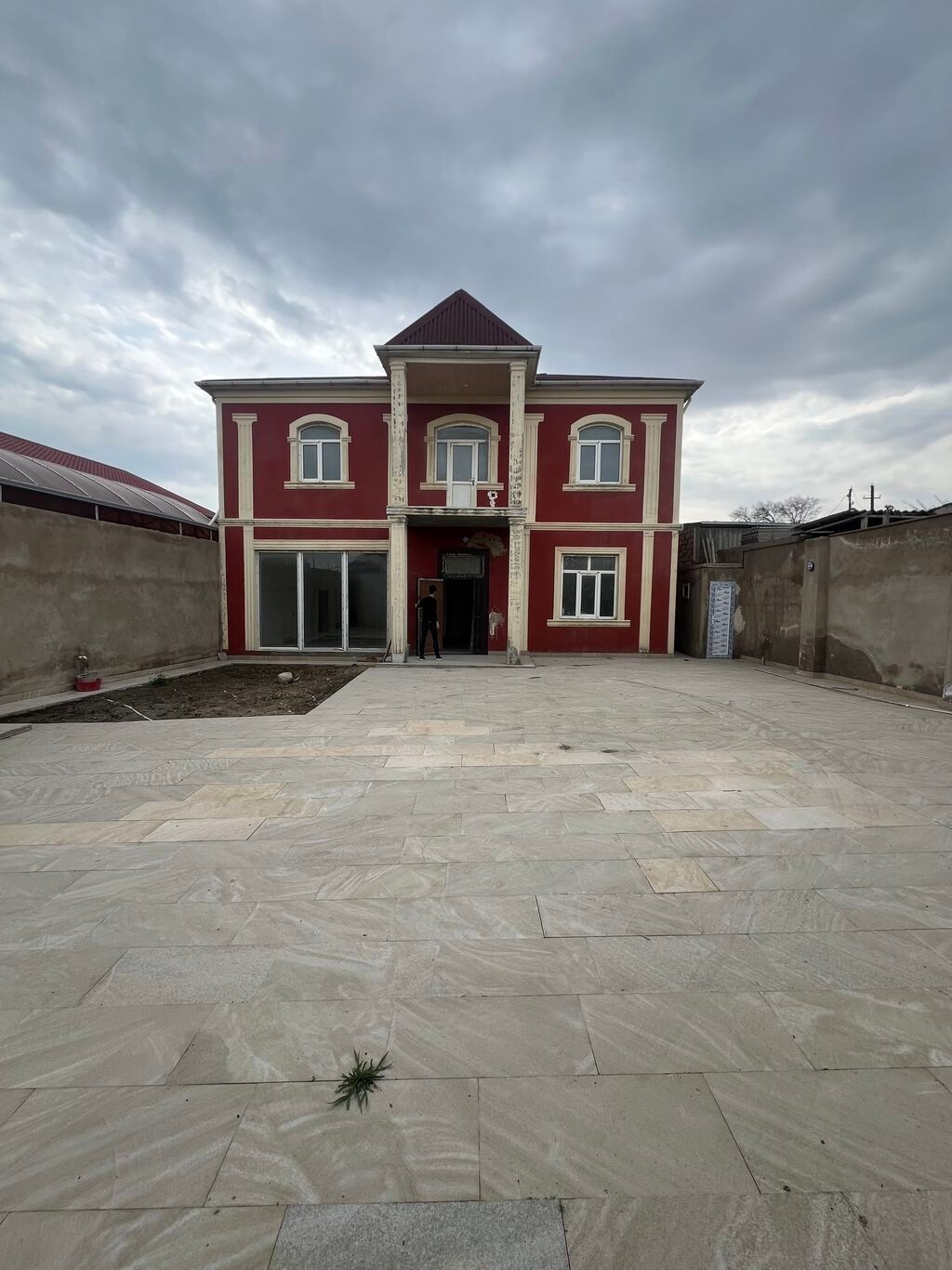 6 otaqlı, 250 kv. m