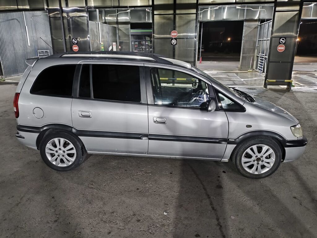 Subaru Traviq: 2002 г., 1.8 л, Автомат, Бензин, Минивэн: фото 2