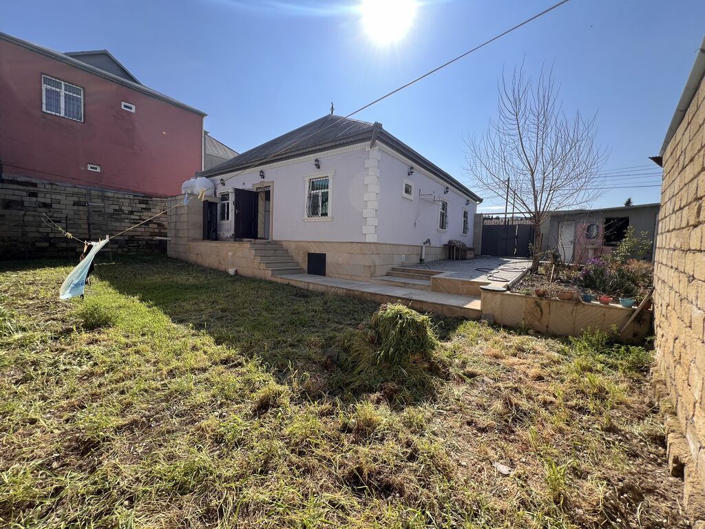 Binəqədi qəs. 4 otaqlı, 110 kv. m