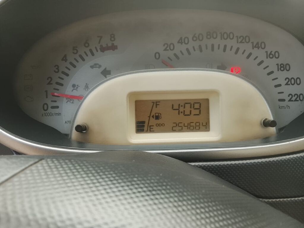 Daihatsu : 2009 г., 1.3 л, Механика, Бензин, Седан: фото 7