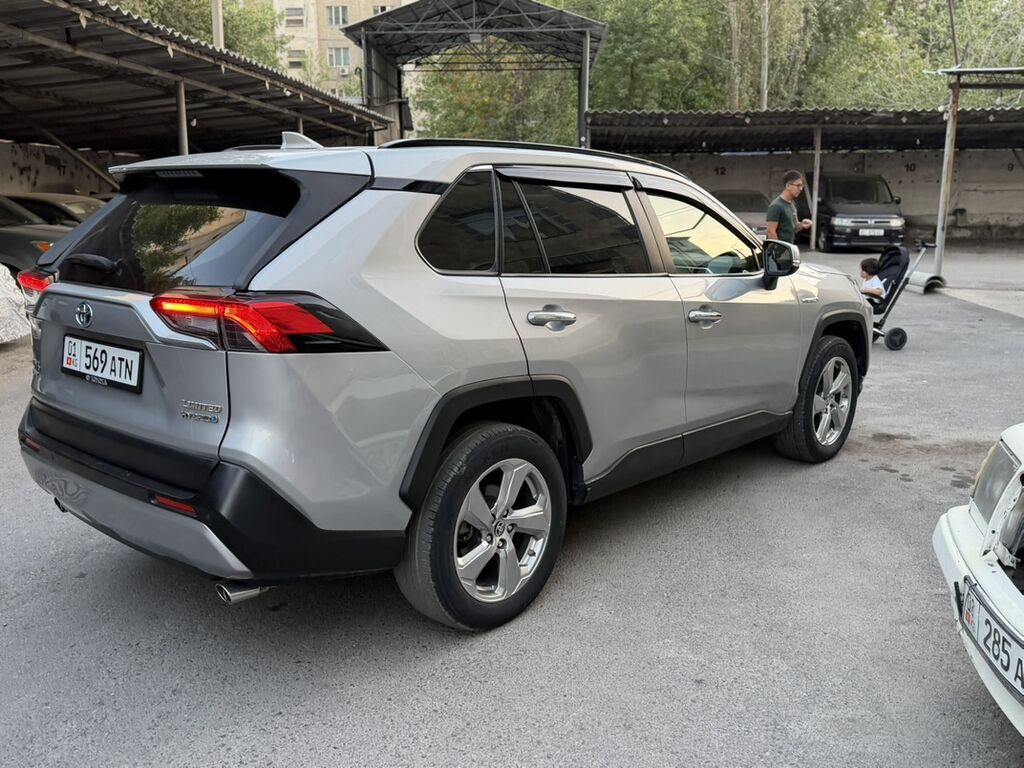Toyota RAV4: 2020 г., 2.5 л, Автомат, Гибрид, Кроссовер: фото 3