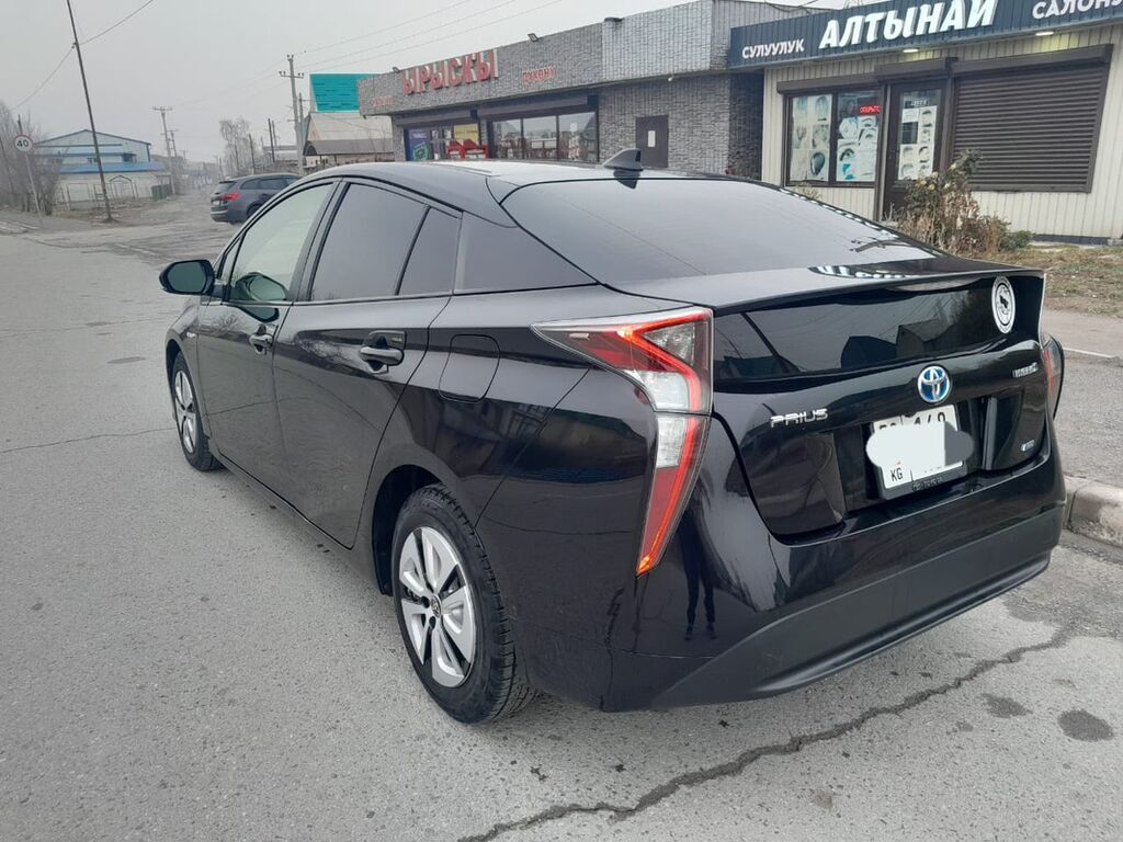 Toyota Prius: 2016 г., 1.8 л, Автомат, Гибрид, Хэтчбэк — фото 2