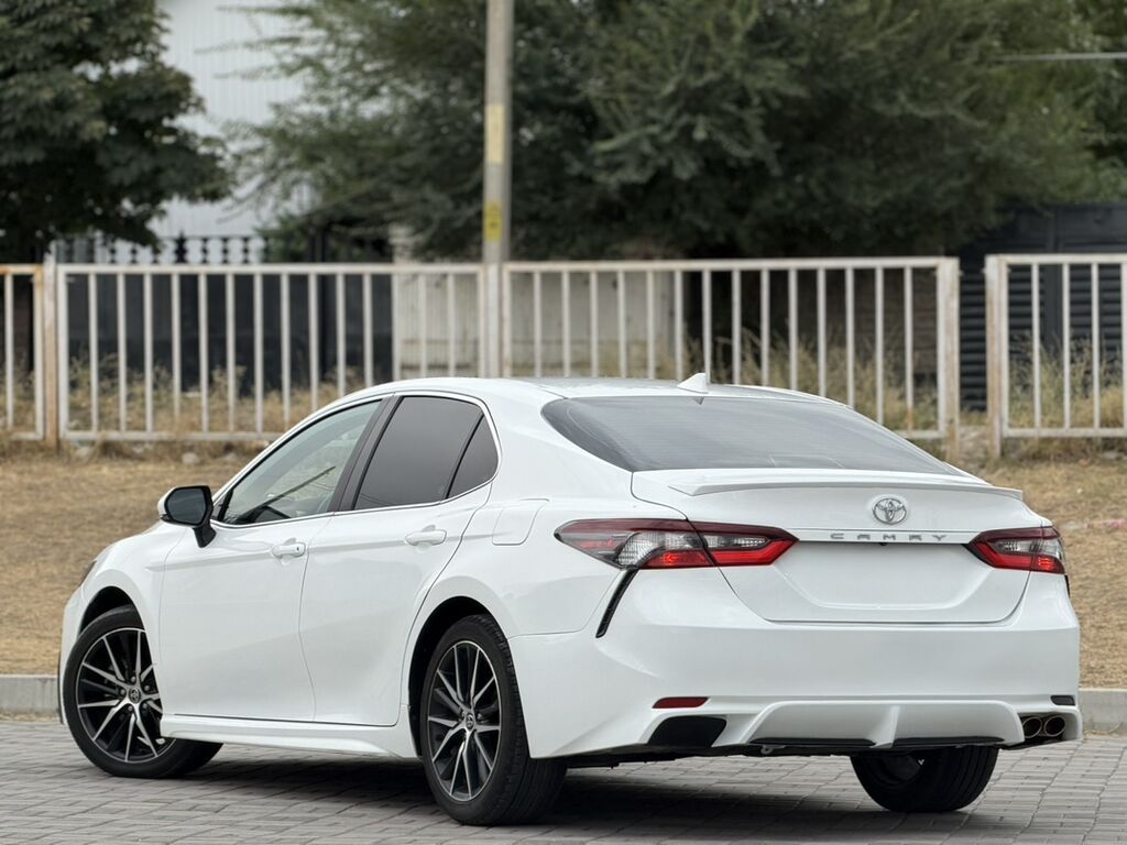 Toyota Camry: 2021 г., 2.5 л, Автомат, Бензин, Седан: фото 6