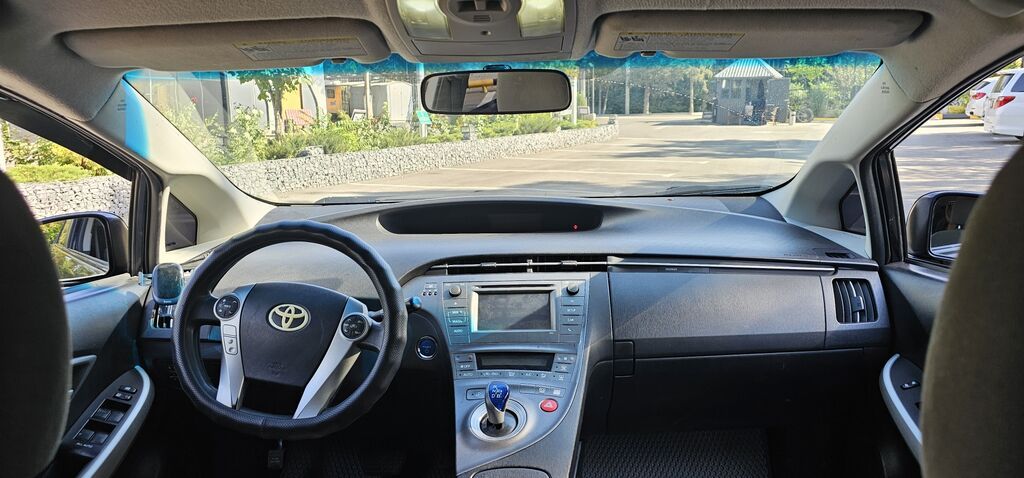 Toyota Prius: 2012 г., 1.8 л, Вариатор, Гибрид, Лифтбек: фото 4