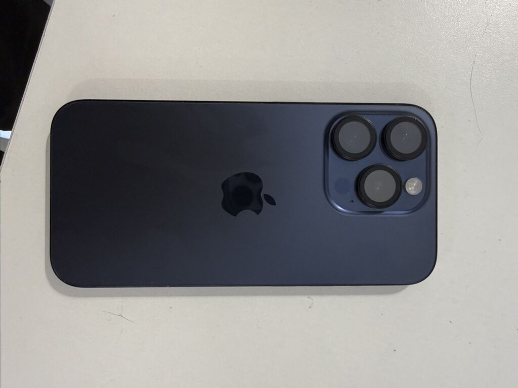 IPhone 15 Pro, цвет «Sierra Blue» - Экран 6.1", OLED Super Retina: фото 3