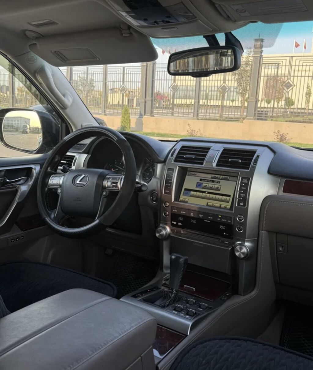 Lexus GX: 2010 г., 4.6 л, Автомат, Газ, Внедорожник: фото 6