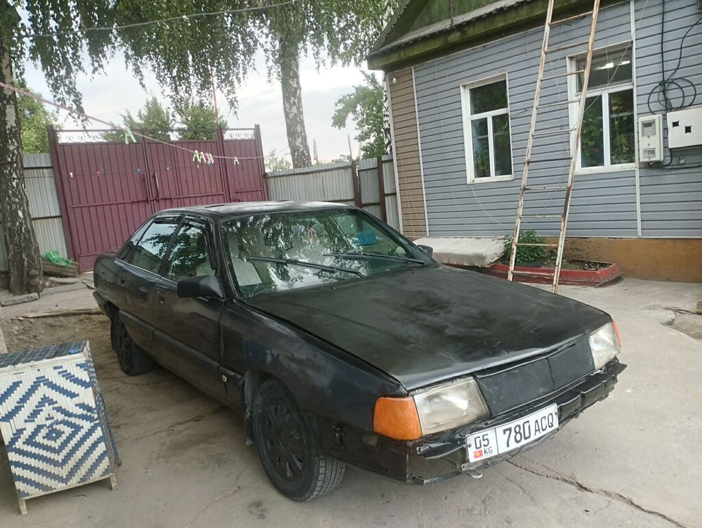 Audi 100: 1990 г., 2.3 л, Механика, Седан: фото 3