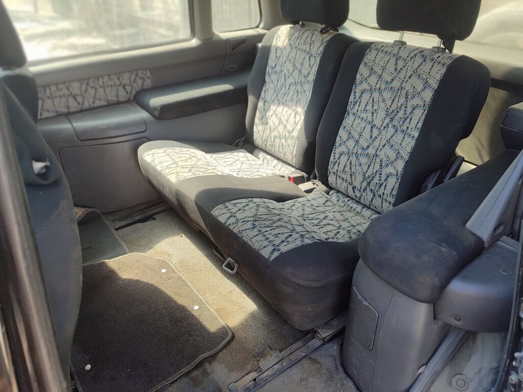 Mitsubishi Chariot: 1997 г., Минивэн: фото 6