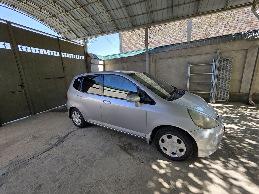 Honda Fit: 2005 г., 1.3 л, Вариатор, Бензин, Хэтчбэк: фото 8