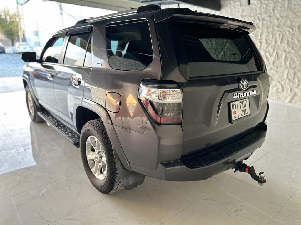 Toyota 4Runner: 2018 г., 4 л, Автомат, Бензин, Внедорожник: фото 3