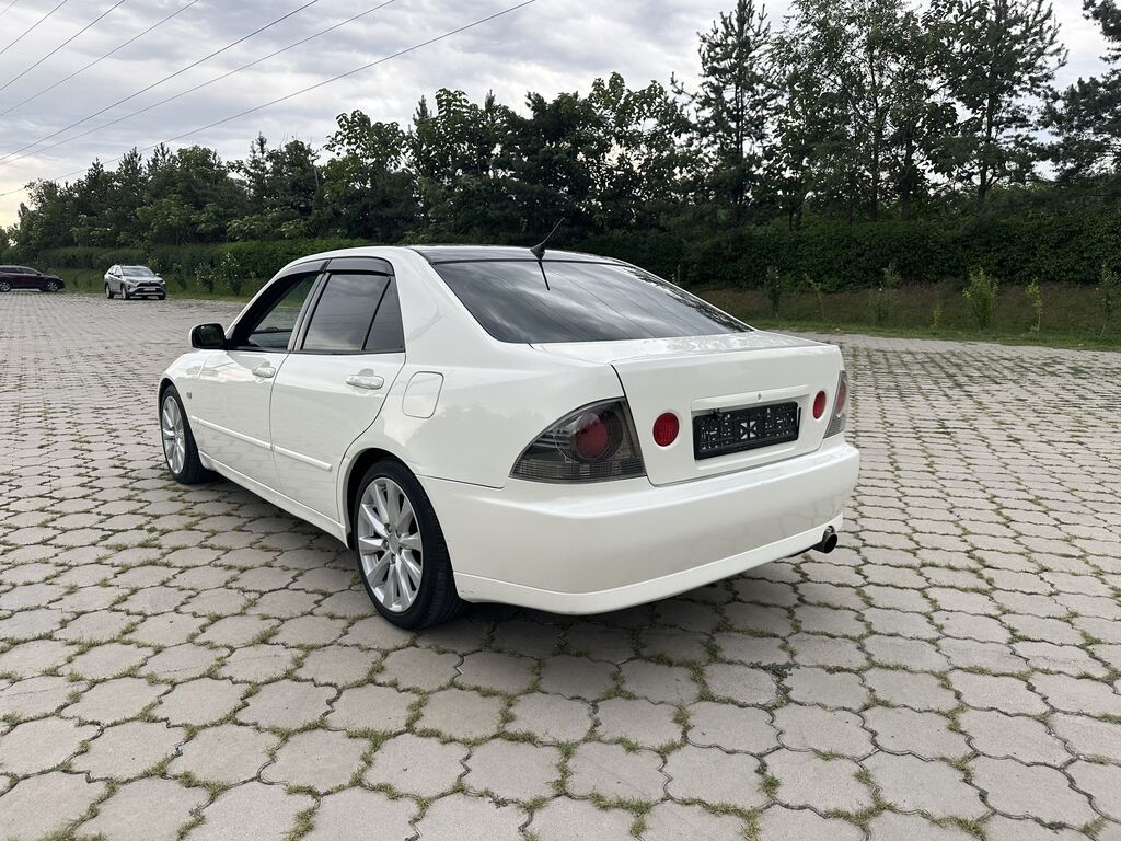 Toyota Altezza: 2004 г., 2 л, Автомат, Бензин, Седан: фото 8