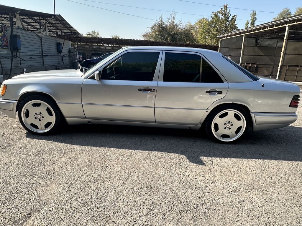 Mercedes-Benz W124: 1993 г., Седан: фото 4