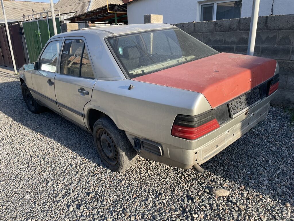Mercedes-Benz W124