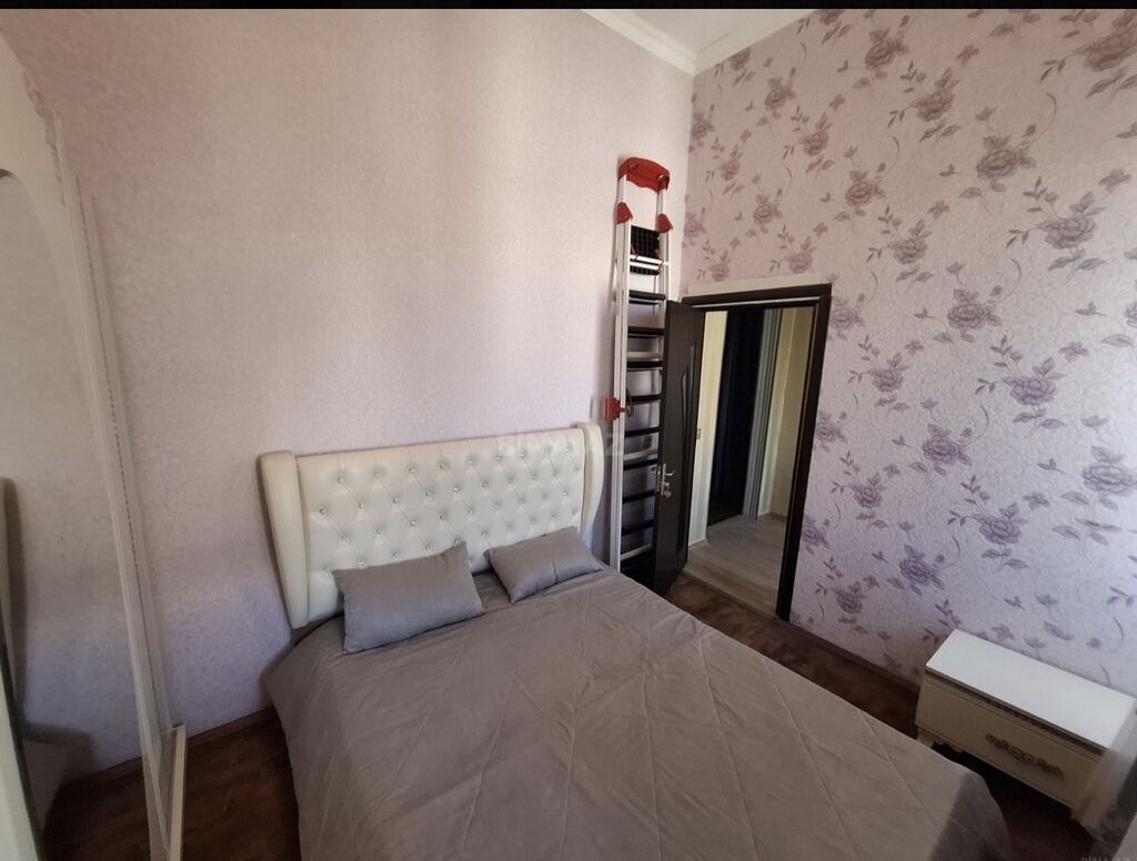 Bakı, 20-ci sahə, 3 otaqlı, Köhnə tikili, m. İçərişəhər, 65 kv. m