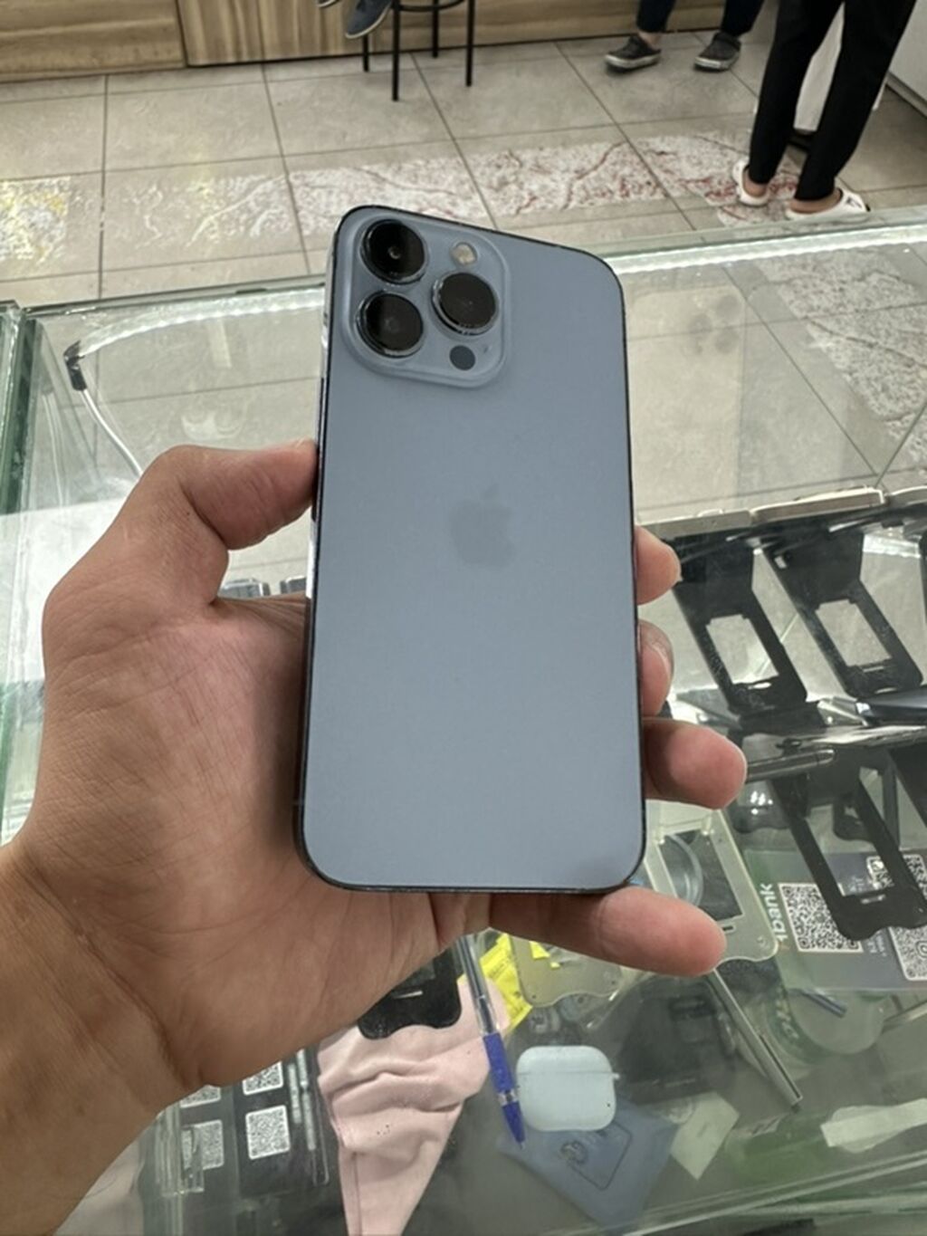 IPhone 13 Pro, Б/у, 256 ГБ, Sierra Blue, Защитное стекло, Чехол, 93 %: фото 1