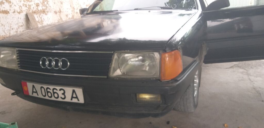 Audi 100: 1989 г., 2 л, Механика, Бензин, Седан: фото 2